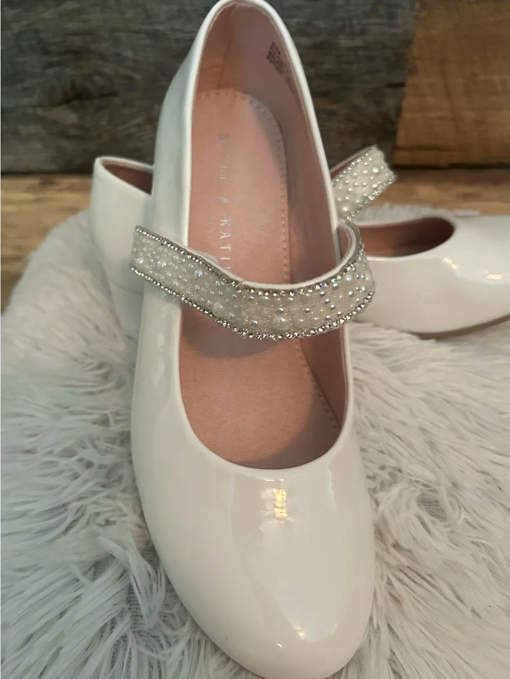 NWOT- Kelly & Katie White Pearl Embellished Mary Jane Flats- Kids size 5